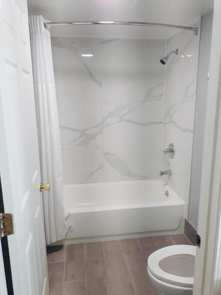 Deluxe King Room - Non-Smoking interior